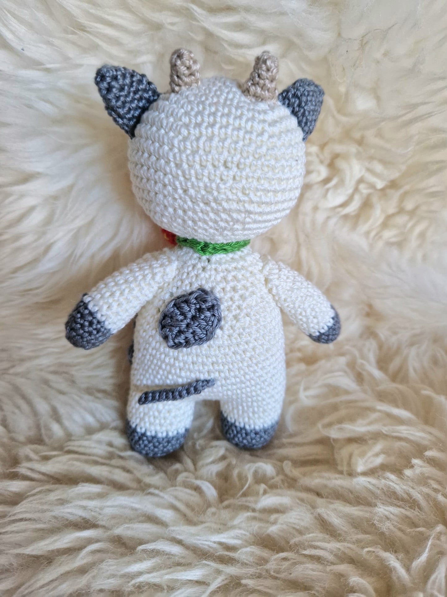 Kuscheltier Kuh weiß mit grauen Punkten